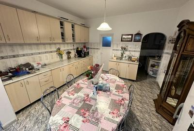 Apartament , cu curte  , 97mp , zona centrala - 3