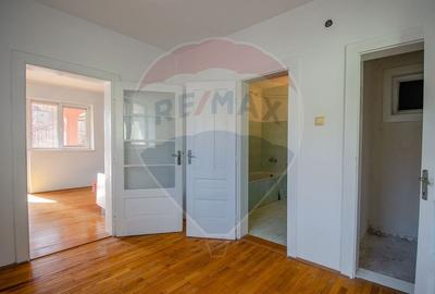 Casa individuala spatioasa cu potential in zona Lunei - 13