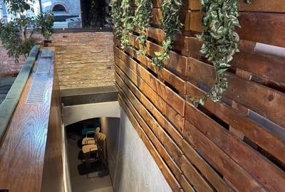 Spațiu comercial, de 200 mp, în Central - 3