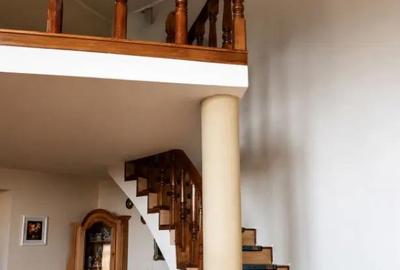 Casă cu 6 camere cu Teren 1200 Mp în Săsar - 4