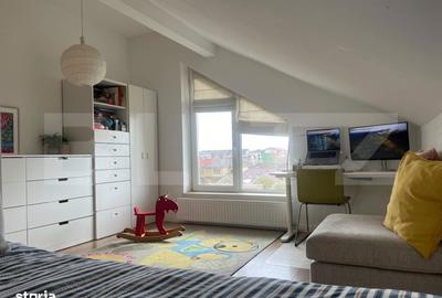 Apartament cu 3 camere decomandat în Girocului