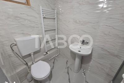 Casă cu 9 camere cu Canalizare în Central - 2