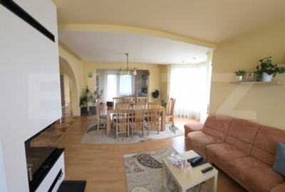 Casă cu 6 camere cu Teren 2200 Mp în Central - 1