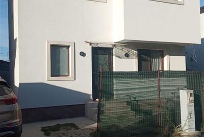 Casă cu 4 camere cu Canalizare în Central
