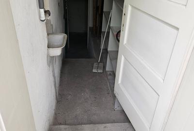 De vanzare semicentral,casa singur in curte,cu 2 camere,teren 330mp,pe un nivel. - 2