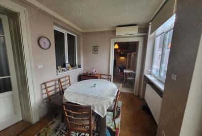 Apartament cu 3 camere semidecomandat în Favorit - 2