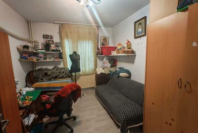 Apartament cu 3 camere semidecomandat în Berceni - 1