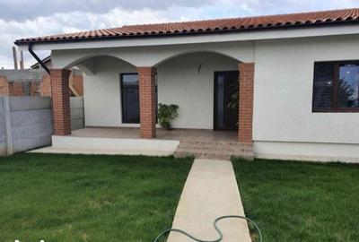 Casă cu 4 camere cu Teren 250 Mp în Malu Mare - 4