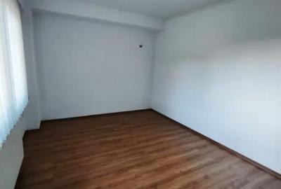 Spațiu comercial, de 50 mp, în Central - 4