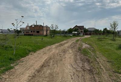 Domnesti - Str. Sfantul Dumitru, teren intravilan 1500 mp Domnesti - Str. Sfantul Dumitru, teren intravilan 1500 mp - 2