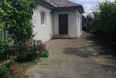 Casă cu 4 camere în Golești - 2