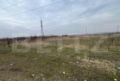 Teren de 2022 mp, în Central