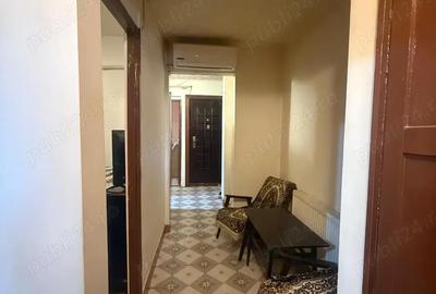 Apartament cu 3 camere decomandat în Costești