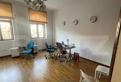 Spațiu comercial, de 66 mp, în Central