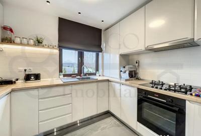 Casă cu 4 camere cu Canalizare în Central