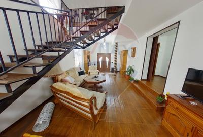 Casa cu 5 camere de vanzare, str. Dragos Voda - 3