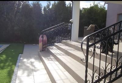 Casă individuală cu 6 camere cu Canalizare în Crevedia - 8