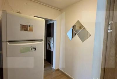 Apartament cu 3 camere semidecomandat în Romanilor