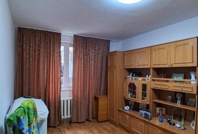 Apartament o camera 34mp parter inalt Asirom la cheie renovat centrala - 1