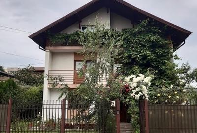 Casă individuală cu 4 camere cu Canalizare în Nord