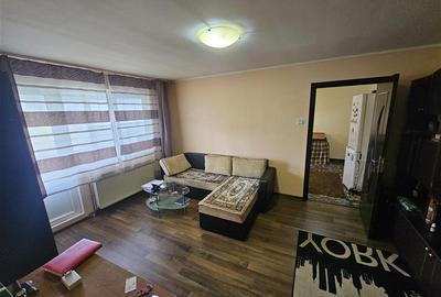 Apartament cu 2 camere semidecomandat, mobilat în Micro I - 11