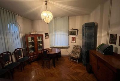 Casă cu 12 camere cu Canalizare în Unirii - 17