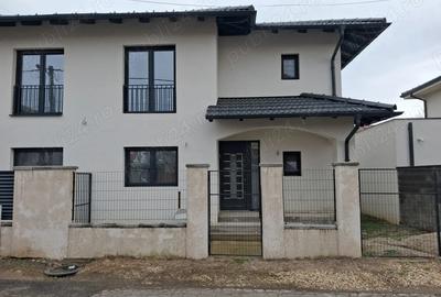 Casă cu Teren 247 Mp în Plopi - 4