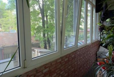 Apartament cu 2 camere semidecomandat, mobilat în 1 Mai - 10