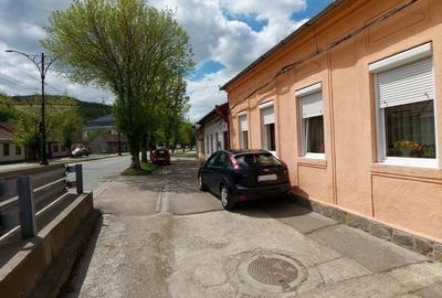 Casă cu 6 camere cu Teren 300 Mp în Muncitoresc - 6