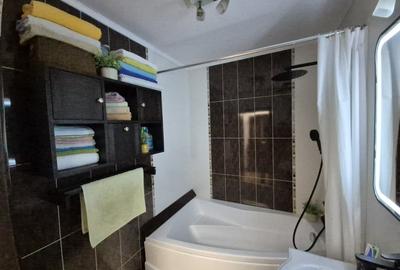 Apartament cu 3 camere decomandat, mobilat în Florești - 12