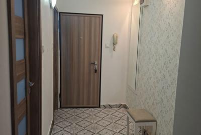Apartament cu 3 camere decomandat în Exterior Vest