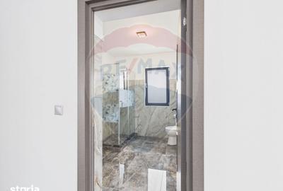Casă cu 5 camere cu Teren 457 Mp în Vărăști - 2
