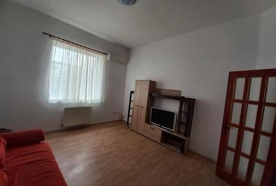 Apartament cu 3 camere decomandat în Rudului
