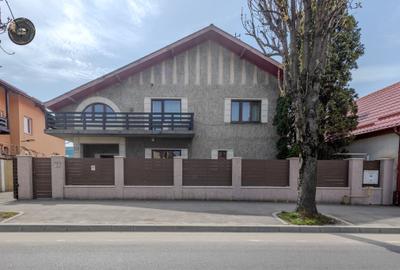 Casă individuală cu 10 camere cu Canalizare în Central - 1