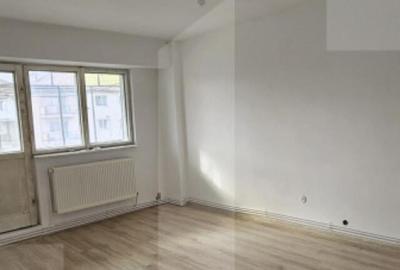 Apartament cu 3 camere, decomandat, str. Grigore Balan, Sf. - 3