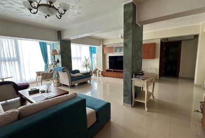 Apartament cu 3 camere decomandat, mobilat în Peninsula