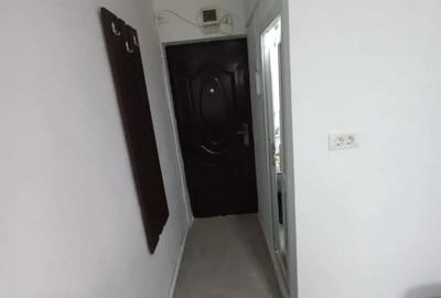 Garsonieră decomandată în UTA