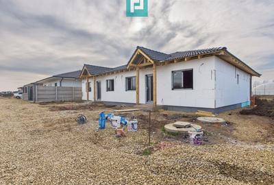 Duplex cu 4 camere cu Canalizare în Nojorid - 2