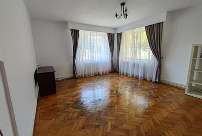Spațiu comercial, de 100 mp, în Florilor - 1