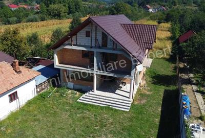 Casă cu 5 camere cu Teren 2351 Mp în Central - 3