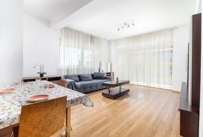 Apartament cu 2 camere semidecomandat, mobilat în Bună Ziua
