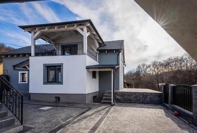 Casă cu Teren 294 Mp în Saschiz - 1