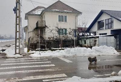 Casă cu Teren 250 Mp în Central - 1