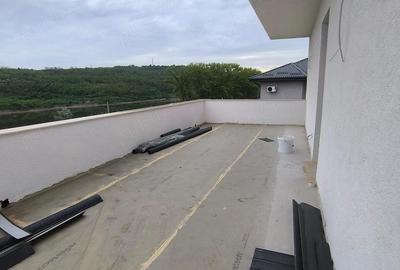 Casă cu Teren 445 Mp în Valea Adâncă - 1