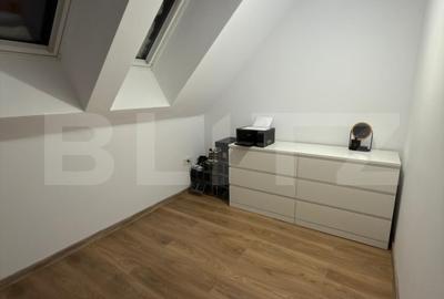 Penthouse cu 3 camere decomandat, mobilat în Tractorul - 8