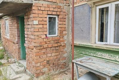 Casă cu 5 camere cu Teren 1300 Mp în Central