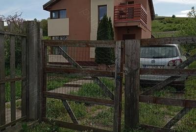 Casă cu 2 camere cu Teren 900 Mp în Central - 3