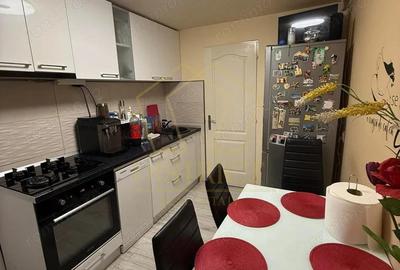 Apartament renovat ?i decomandat 2 camere | Zona Lunei - 1