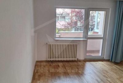 Apartament cu 4 camere decomandat în Zorilor