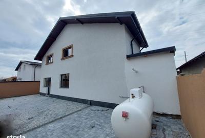 Casă cu 4 camere în Albești - 11